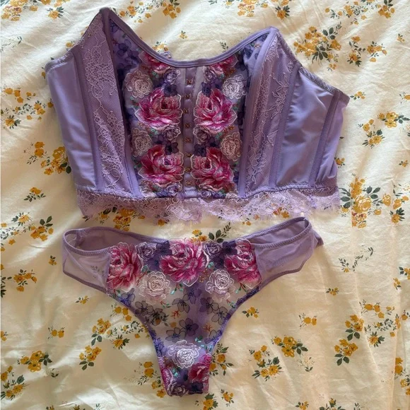 Floral Lace Bralette and Panty Set - Purple - Picture 3 of 7